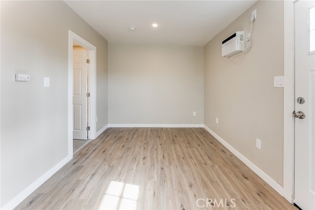 Detail Gallery Image 7 of 14 For 12008 Roscoe Blvd, North Hollywood,  CA 91605 - 0 Beds | 1 Baths