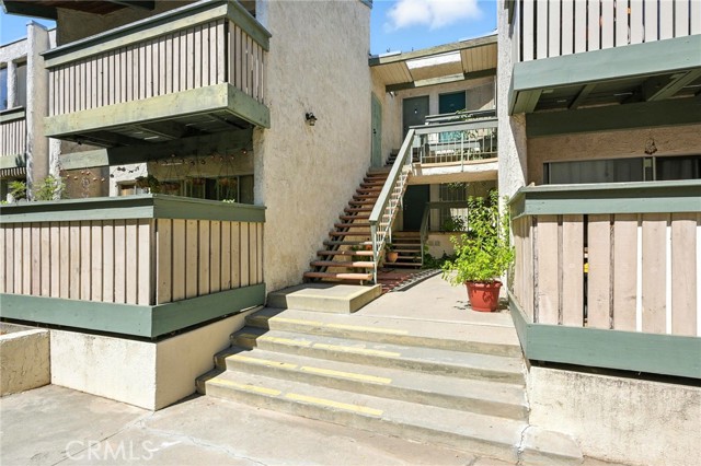 8601 International Avenue, Canoga Park CA: https://media.crmls.org/medias/58c44f0f-c288-4f3e-b5bc-ecd62a454d62.jpg