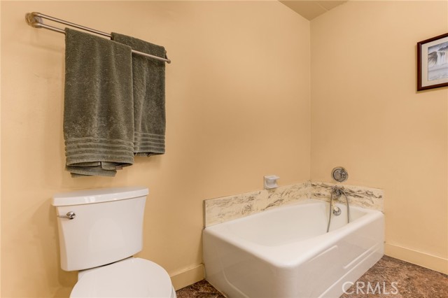 Detail Gallery Image 15 of 32 For 615 E Olive a,  Burbank,  CA 91501 - 2 Beds | 2 Baths