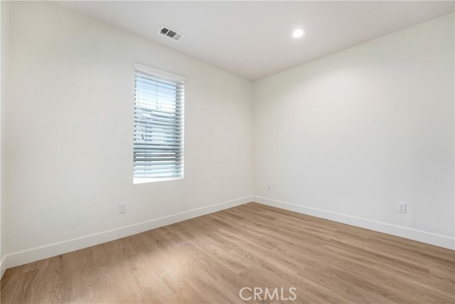 Detail Gallery Image 12 of 15 For 7209 N Chestnut, Van Nuys,  CA 91405 - 3 Beds | 3 Baths