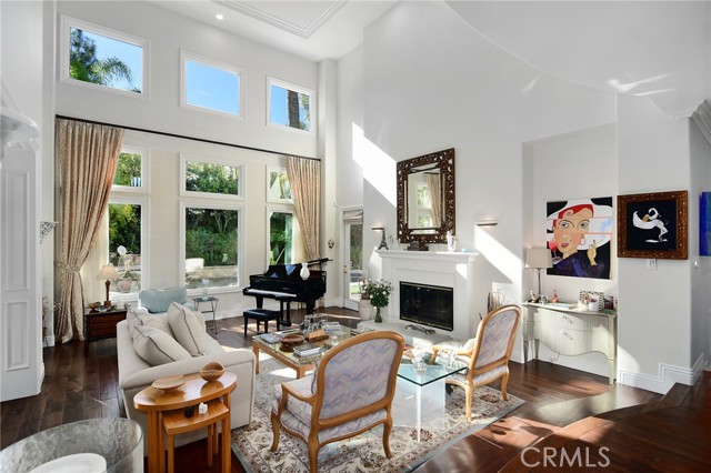 Detail Gallery Image 10 of 59 For 19134 Briarfield Way, Tarzana,  CA 91356 - 6 Beds | 7/1 Baths