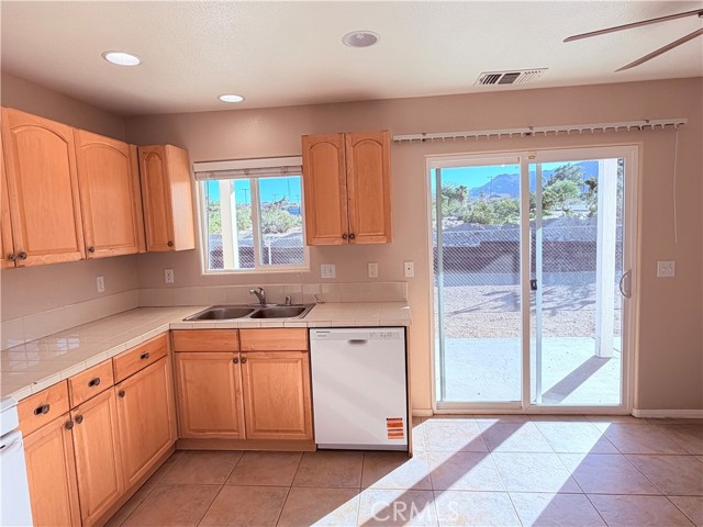 Detail Gallery Image 9 of 28 For 74541 Sunrise Dr, Twentynine Palms,  CA 92277 - 3 Beds | 2 Baths