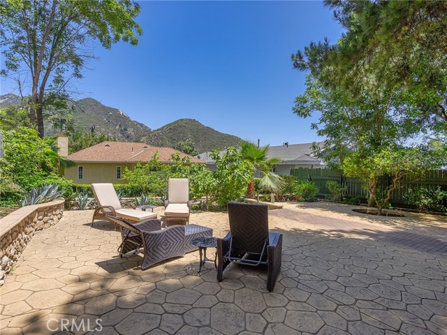 5815 Irving Avenue, La Crescenta CA: https://media.crmls.org/medias/58c7b00b-1f8b-437a-a445-11a2df865e3f.jpg