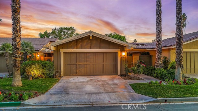 Detail Gallery Image 7 of 44 For 265 Wild Horse Drive, Palm Desert,  CA 92211 - 2 Beds | 3/1 Baths