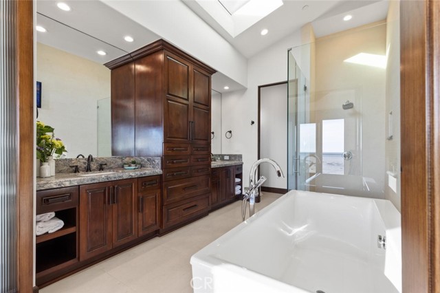 310 E Oceanfront, Newport Beach CA: https://media.crmls.org/medias/58c8e146-7fa2-4216-9e41-649b87afb558.jpg