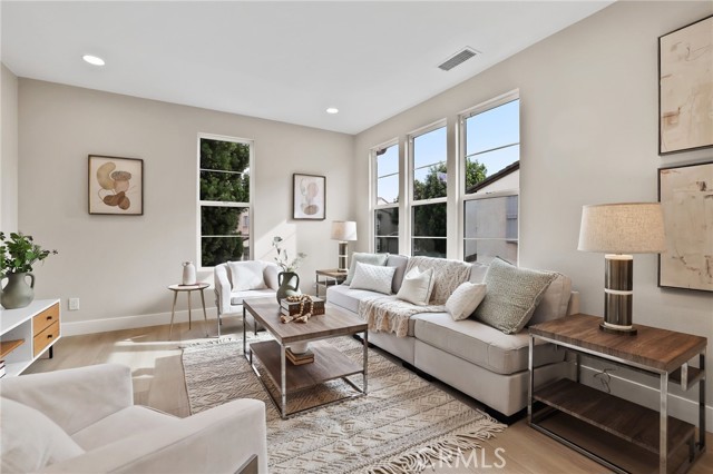 Detail Gallery Image 3 of 59 For 302 Tall Oak, Irvine,  CA 92603 - 3 Beds | 3/1 Baths