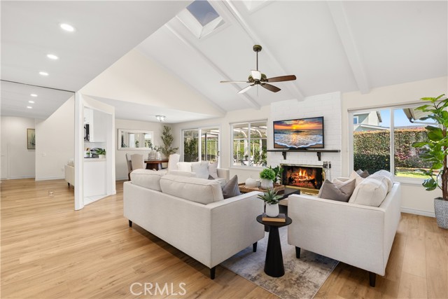Detail Gallery Image 5 of 44 For 6811 Jardines Dr, Huntington Beach,  CA 92647 - 3 Beds | 2 Baths