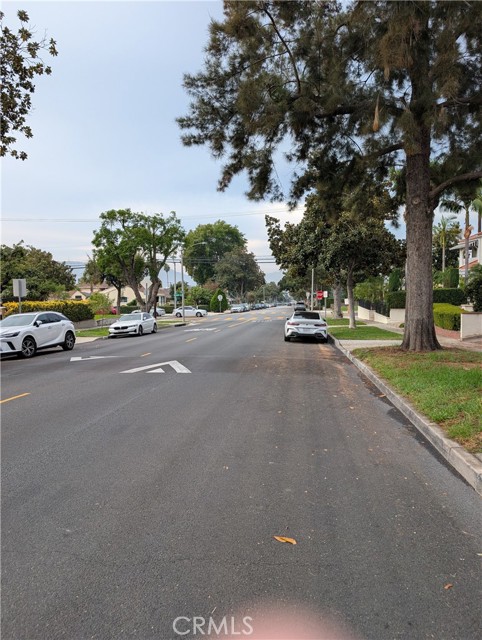 Detail Gallery Image 12 of 13 For 815 E Magnolia, Burbank,  CA 91501 - 4 Beds | 2 Baths