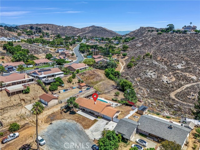 5622 Sharon Way, Jurupa Valley CA: https://media.crmls.org/medias/58c9f57d-40c6-4d00-b9b3-61aef434790f.jpg