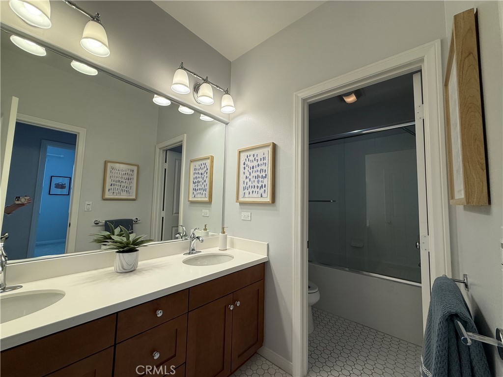 https://media.crmls.org/medias/58ca7bc1-de28-4fff-bee1-9f11c01f0cb1.jpg?preset=X-Large
