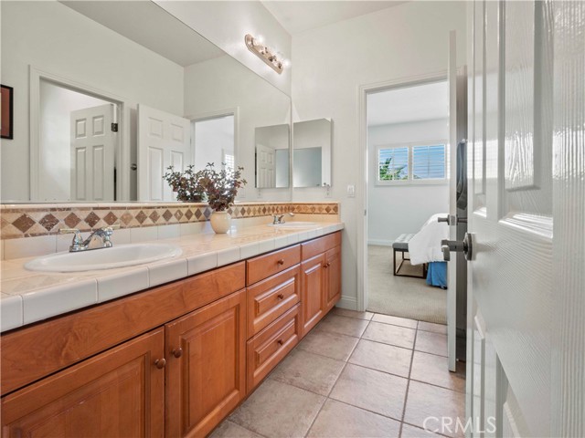 25679 Smoketree Lane, Valencia CA: https://media.crmls.org/medias/58cafd3c-4983-4c43-b143-4a181541f2c1.jpg