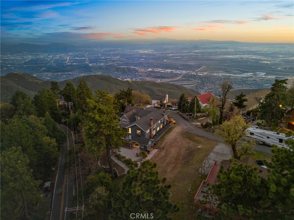 https://media.crmls.org/medias/58cb5104-4f67-40ea-927a-4e4aa65af229.jpg?preset=X-Large