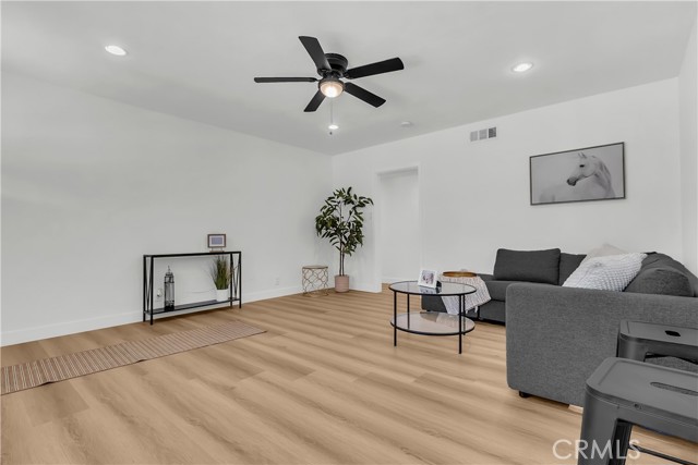 Detail Gallery Image 13 of 46 For 15030 Marcolesco, Lake Elsinore,  CA 92530 - 3 Beds | 3 Baths