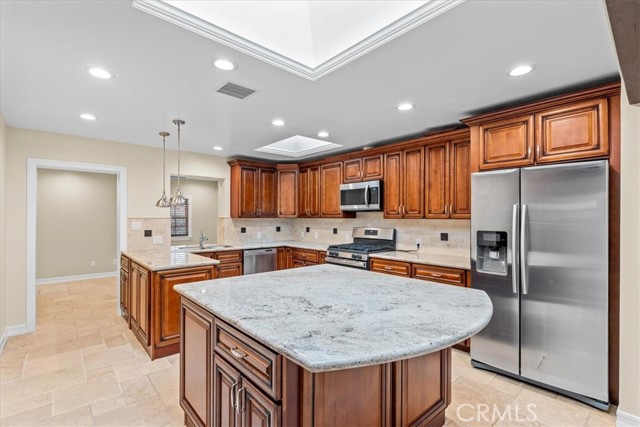 Detail Gallery Image 12 of 31 For 8471 Bedford Motor, Corona,  CA 92883 - 4 Beds | 4 Baths