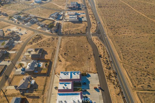 706 Outer Hwy 18 S, Apple Valley CA: https://media.crmls.org/medias/58cec9ad-881c-4449-9680-e7f9b6ba6ce6.jpg