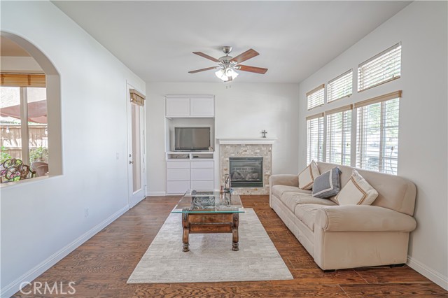 Detail Gallery Image 4 of 26 For 24472 Montevista Cir, Valencia,  CA 91354 - 3 Beds | 3 Baths
