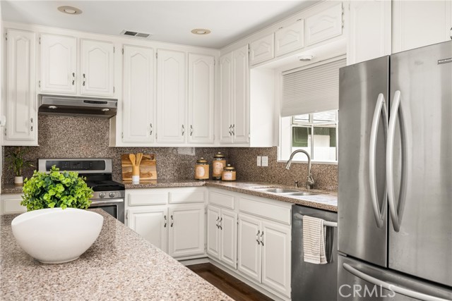 Detail Gallery Image 11 of 30 For 2102 Ostrom Ave, Long Beach,  CA 90815 - 3 Beds | 2 Baths