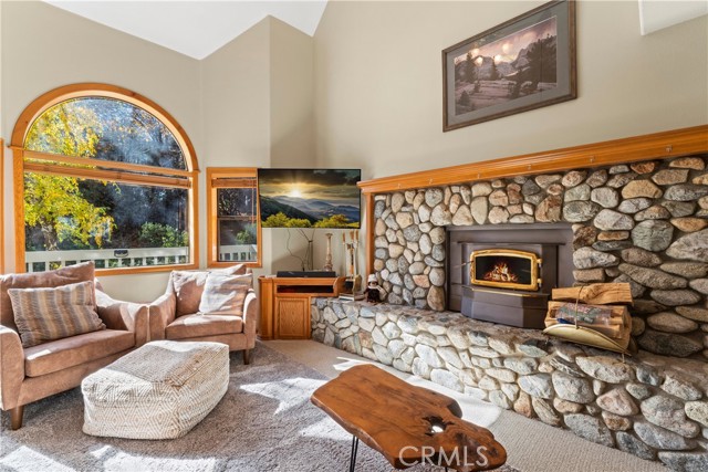 Detail Gallery Image 1 of 43 For 103 Cypress Dr, Lake Arrowhead,  CA 92352 - 4 Beds | 3 Baths