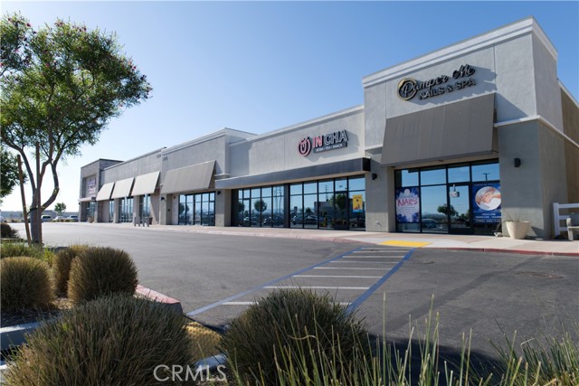 18675 Bear Valley Road, Hesperia, California 92345, ,Commercial Lease,For Rent,18675 Bear Valley Road,CRHD23117054