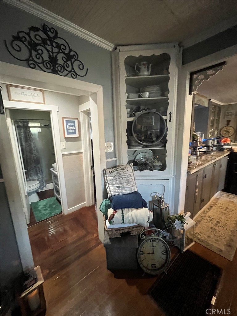 https://media.crmls.org/medias/58d1c896-9b94-47ae-be89-3fa650a06c43.jpg?preset=X-Large