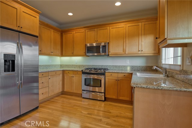 Detail Gallery Image 9 of 22 For 1021 Cravens Ave #15,  Torrance,  CA 90501 - 3 Beds | 2/1 Baths