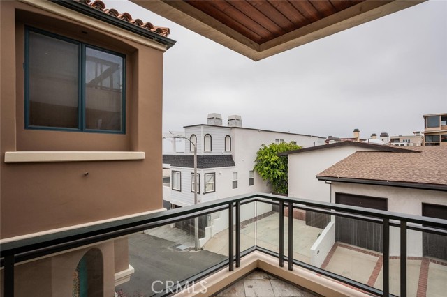 221 17th, Manhattan Beach, California 90266, 5 Bedrooms Bedrooms, ,6 BathroomsBathrooms,Residential,For Sale,17th,SR26091960