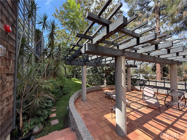 Detail Gallery Image 24 of 26 For 3884 Fredonia Dr #F,  Los Angeles,  CA 90068 - 2 Beds | 3 Baths