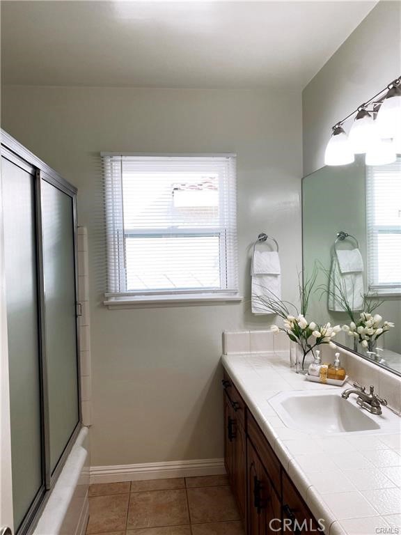 18221 Gresham Street, Northridge CA: https://media.crmls.org/medias/58d43f6d-4e0b-40a6-b707-107ef4362175.jpg
