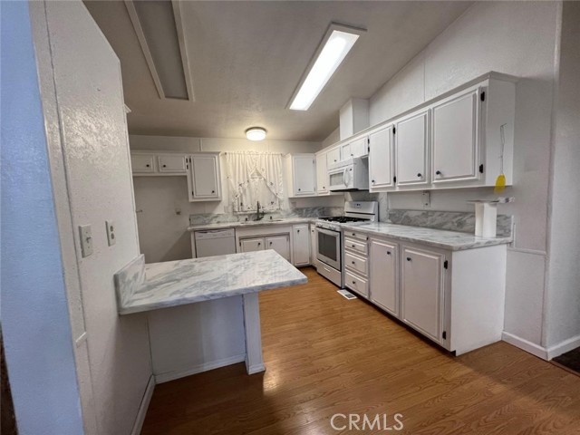 Detail Gallery Image 8 of 23 For 1701 Dinuba Ave #174,  Selma,  CA 93662 - 2 Beds | 2 Baths