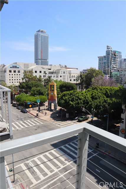 645 W 9th Street, Los Angeles CA: https://media.crmls.org/medias/58d4d134-f7cb-4afb-92d3-7631e583e40c.jpg