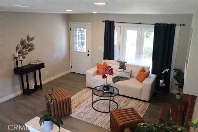 Detail Gallery Image 2 of 18 For 2204 Mcneil Cir, Corona,  CA 92882 - 3 Beds | 2 Baths