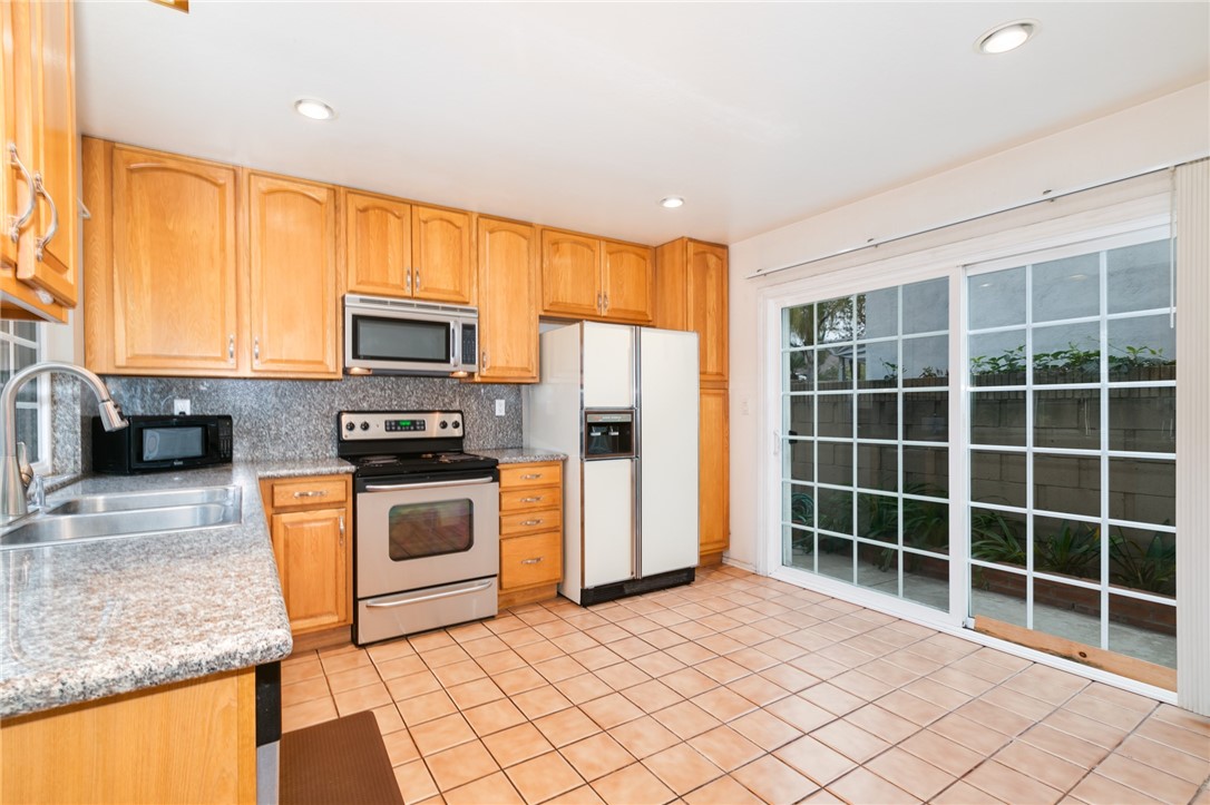 Detail Gallery Image 11 of 26 For 1587 W Rene Dr, Anaheim,  CA 92802 - 3 Beds | 2/1 Baths