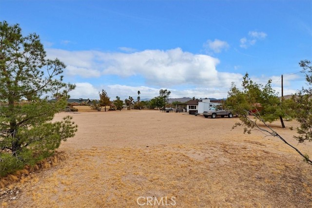 58676 Sunflower Drive, Yucca Valley CA: https://media.crmls.org/medias/58d6f0fa-6ec1-4f94-b5d7-2fbb5e118b34.jpg