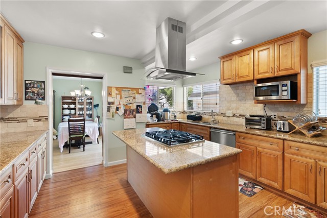 308 Flower Street, Costa Mesa CA: https://media.crmls.org/medias/58d71abf-9d7d-4e26-8ebe-c8d141f35ded.jpg