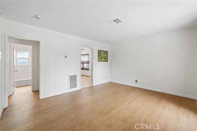14729 Lakeside Street photo 4