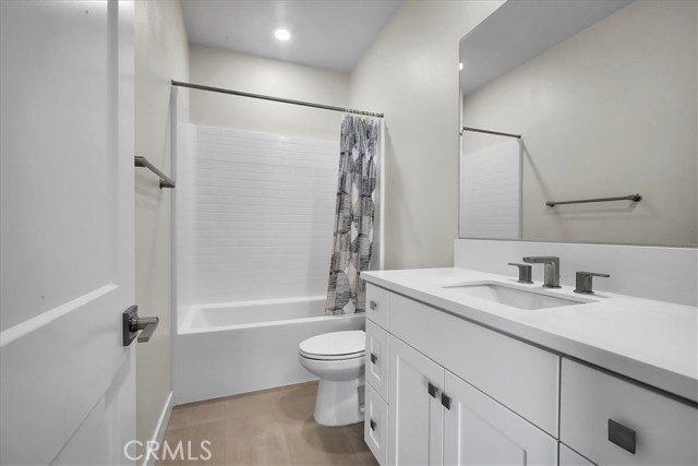 670 Athos, Lake Forest CA: https://media.crmls.org/medias/58d83ff6-e48f-4891-a6c3-501e111bfd94.jpg