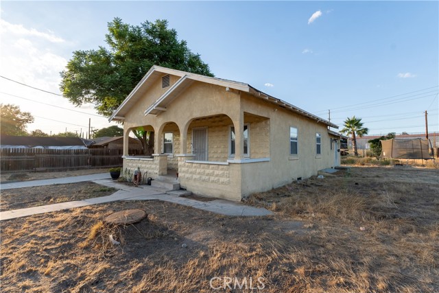 353 W L Street, Colton CA: https://media.crmls.org/medias/58d84f99-a9e8-42ca-8ff2-f45bf4bb3e6c.jpg