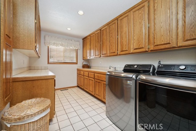 42784 Edelweiss Drive, Big Bear Lake CA: https://media.crmls.org/medias/58d8a138-37df-42db-aaa1-310eb44a0f5d.jpg