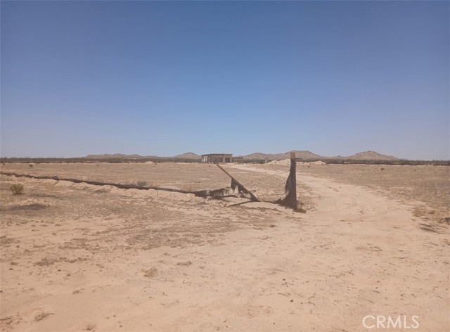 Detail Gallery Image 1 of 10 For 0 Shadow Mountain Rd, Adelanto,  CA 92301 - – Beds | – Baths