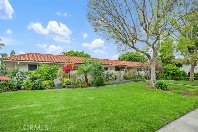 Detail Gallery Image 1 of 39 For 2319 via Puerta #O,  Laguna Woods,  CA 92637 - 2 Beds | 2 Baths
