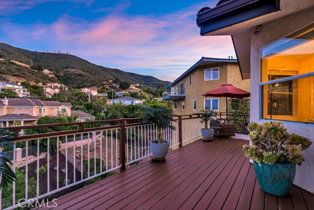 1124 Kathleen Drive, Newbury Park CA: https://media.crmls.org/medias/58da388e-d17b-4801-a093-7444940c1d04.jpg