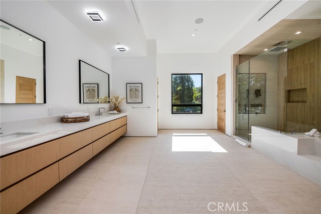 Detail Gallery Image 40 of 43 For 4930 Palomar Dr, Tarzana,  CA 91356 - 6 Beds | 6/1 Baths