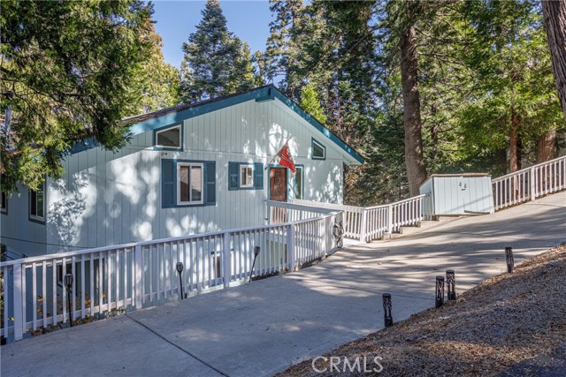 Detail Gallery Image 2 of 32 For 899 Nesthorn Dr, Crestline,  CA 92325 - 4 Beds | 2 Baths