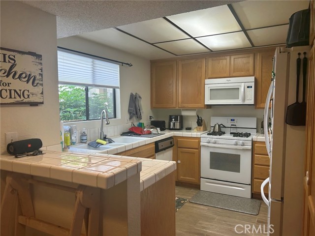4831 Lago Drive, Huntington Beach CA: https://media.crmls.org/medias/58dbb3c3-c313-402f-a543-401cadf94649.jpg