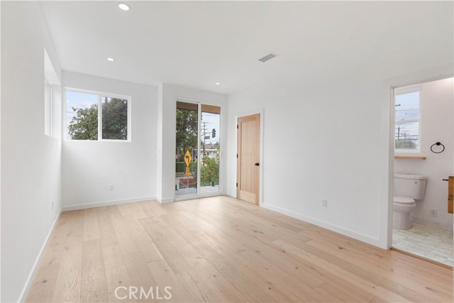 Detail Gallery Image 18 of 43 For 4810 Inglewood Bld, Culver City,  CA 90230 - 4 Beds | 4/1 Baths