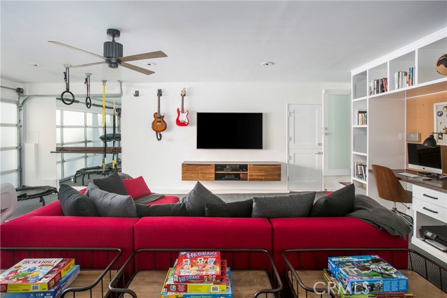 600 Anderson Street, Manhattan Beach, California 90266, 3 Bedrooms Bedrooms, ,3 BathroomsBathrooms,Residential,Sold,Anderson,SB17032059