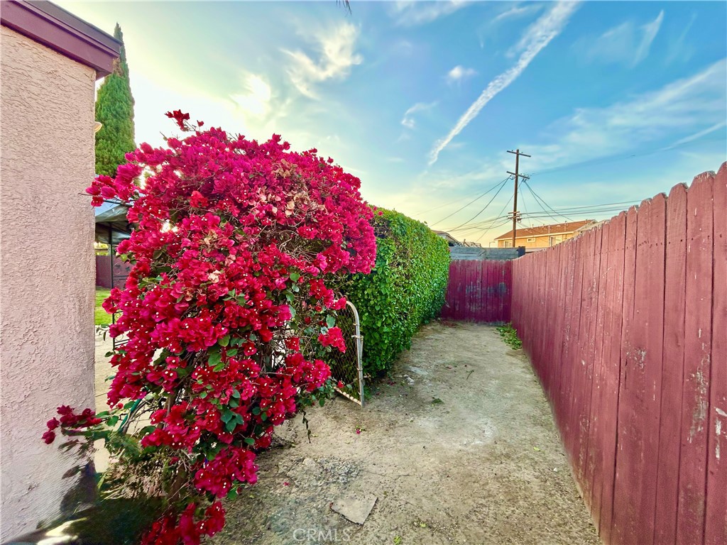 https://media.crmls.org/medias/58dc0a6c-0c81-4829-8047-0ef11e3bbe56.jpg?preset=X-Large