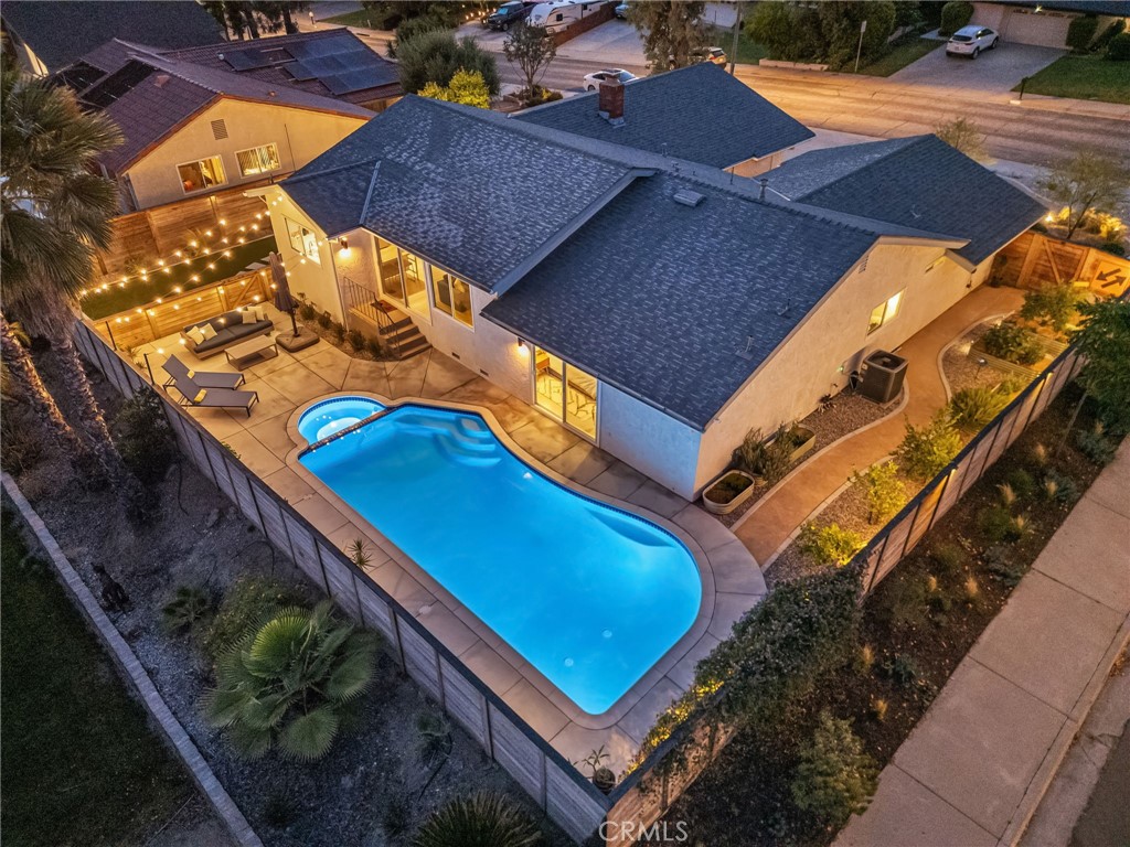 https://media.crmls.org/medias/58dc806f-dec2-4c47-9d17-596d5e967746.jpg?preset=X-Large