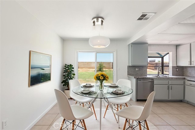 Detail Gallery Image 9 of 35 For 11657 Queensborough St, Riverside,  CA 92503 - 3 Beds | 2 Baths