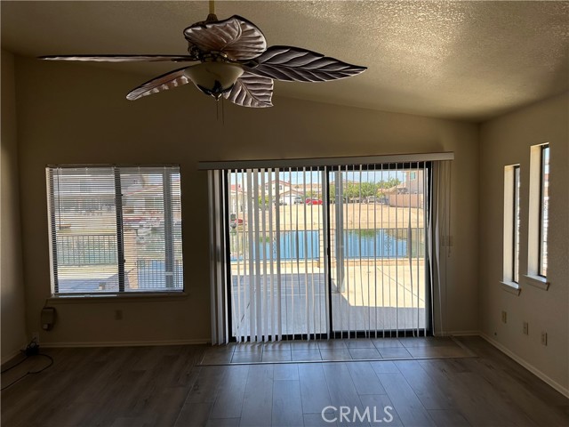 14572 Lighthouse Lane, Helendale CA: https://media.crmls.org/medias/58dd1b19-f111-4572-b8c5-ddaa947a6121.jpg